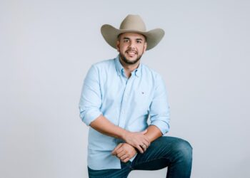 El reconocido cantante, compositor y cuatrista venezolano César Mendoza @cesar4mendoza, oriundo del estado Bolívar y residente en Estados Unidos, lanzó su nueva canción "Morichal de mis recuerdos".