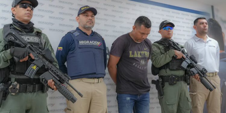 Colombia: Detenido por policía de Bucaramanga alias; «El Negro», cabecilla del Tren de Aragua en el Perú (+ Video)