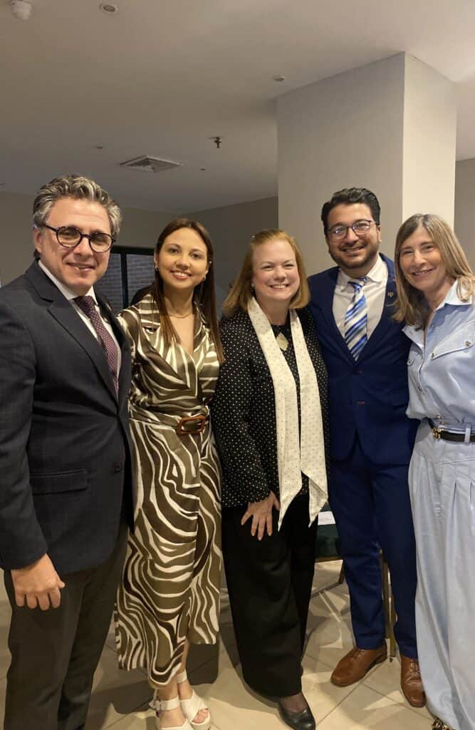 De izquierda a derecha: Felipe Capozzolo (Primer Vicepresidente de Fedecámaras Nacional), Tanaís Wehbe (Presidenta electa 2025 JCI Carabobo), Tiziana Polesel (Segunda Vicepresidenta de Fedecámaras Nacional), Hitalo Jiménez (Pasado Presidente JCI Venezuela 2024) y Ana Isabel Taboada (Presidenta Fedecámaras Carabobo).
