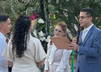 Carabobo: Alcalde de San Diego casó a 17 parejas en matrimonio civil colectivo 2025