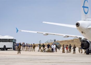 Las Operaciones Aéreas de ICE transportaron a 177 inmigrantes irregulares venezolanos desde la Bahía de Guantánamo a Honduras para que sean recogidos allí por el gobierno venezolano el 20 de febrero de 2025.