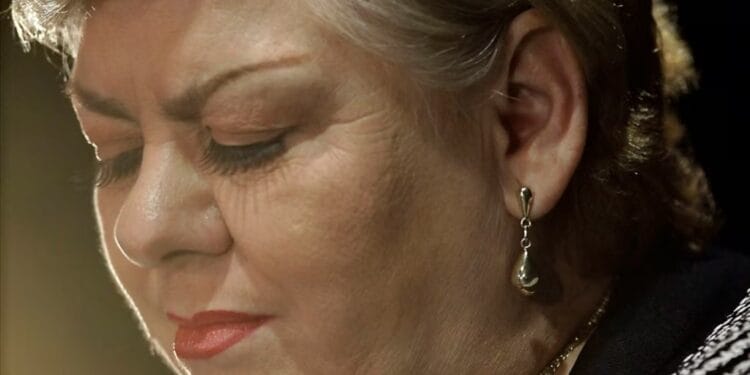 México: Muere cantante Paquita la del Barrio, a los 77 años