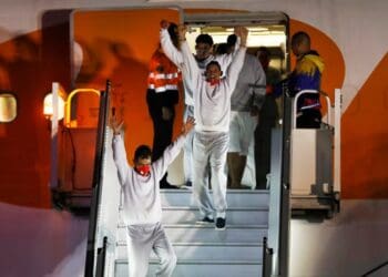 Arribó a Maiquetía vuelo de Conviasa con 177 migrantes que estuvieron detenidos en Guantánamo (+Video)