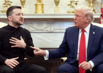 El presidente de Estados Unidos, Donald Trump, y el presidente de Ucrania, Volodymyr Zelenskyy, se reúnen en la Oficina Oval de la Casa Blanca en Washington, el 28 de febrero de 2025.