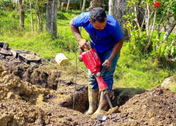 Realizan trabajos de reparación de tubería matriz de aguas blancas en el Alpargatón del Municipio Juan José Mora
