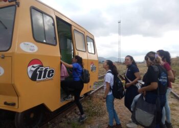 IFE dicta charla sobre Plan Ferroviario a estudiantes de la UNEFM