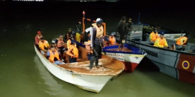 Falcón: autoridades y grupos de rescate continúan la búsqueda de las 16 personas desaparecidas en altamar