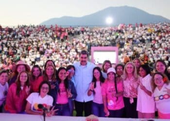Nicolás Maduro: «Hugo Chavez Frías fue quien puso a la mujer a decidir, a mandar, a construir la nueva sociedad…»