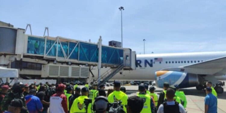 Arribó a Maiquetía nuevo vuelo con 175 venezolanos deportados desde EE.UU.