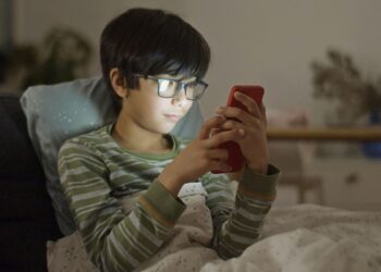 Uso de redes en niños, niñas y adolescentes: ¿cómo afectan su desarrollo y bienestar?