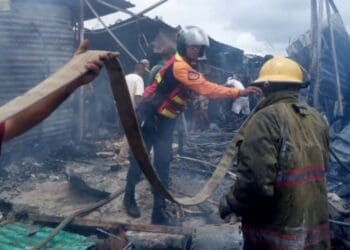 Aragua: enorme incendio consumió 10 viviendas, al menos 40 personas sin hogar en la zona El Venerable
