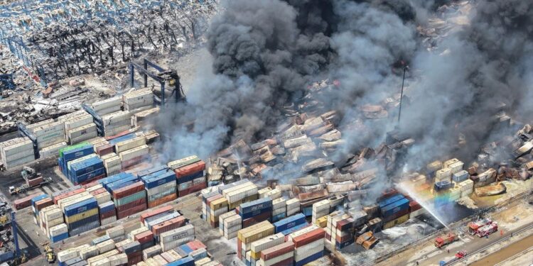 Irán: Más de 28 es la cifra de muertos y 1000 heridos tras enorme explosión en un puerto al sur del país