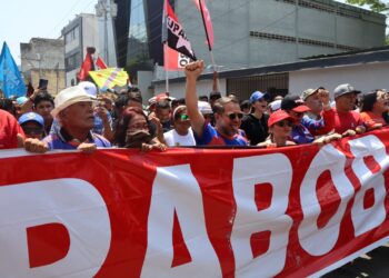 Rafael Lacava formalizó su inscripción ante el CNE como candidato a la reeleción a gobernador