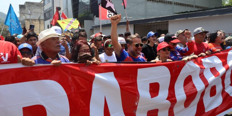 Rafael Lacava formalizó su inscripción ante el CNE como candidato a la reeleción a gobernador
