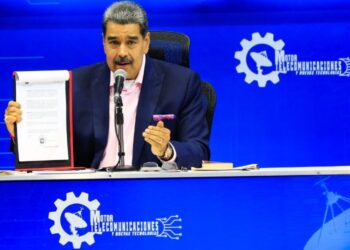 Maduro firmó el Decreto de Emergencia Económica