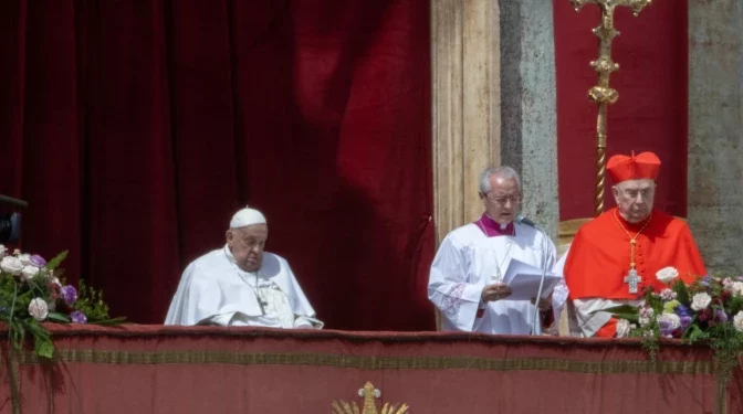El Vaticano: El Papa Francisco reapareció e impartió la bendición Urbi et Orbi