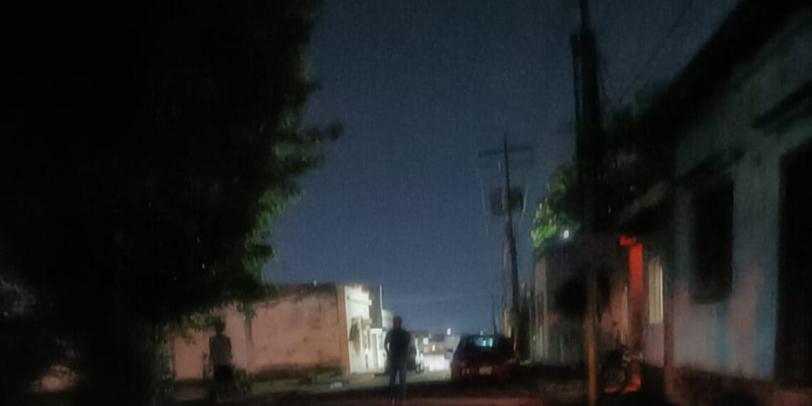 Carabobo: Vecinos de la Avenida Mariño en San Blas, exigen solución ante 21 horas sin electricidad
