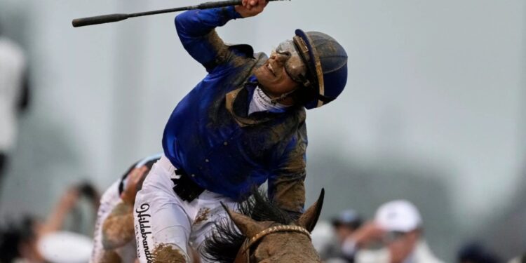 El venezolano Junior Alvarado conquistó el Kentucky Derby 2025