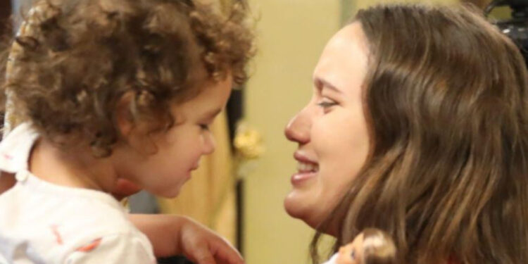Maykelis Espinoza, la niña venezolana separada de su madre tras ser deportada de EE.UU., se reencontró hoy con su familia