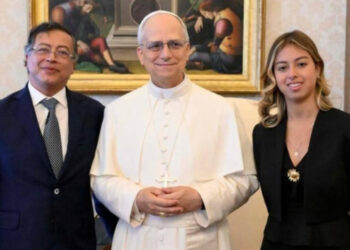 Petro tras reunirse con el Papa León XIV, propone retomar  la negociación con ELN y al Vaticano como sede del diálogo