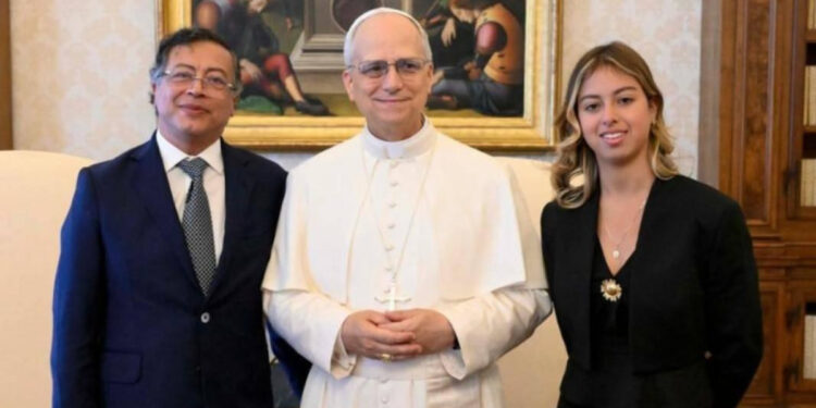 Petro tras reunirse con el Papa León XIV, propone retomar la negociación con ELN y al Vaticano como sede del diálogo