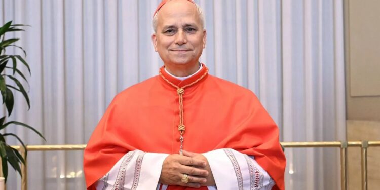 Cardenal Robert Francis Prevost elegido como nuevo Papa de la Iglesia Católica adoptó el nombre; León XIV