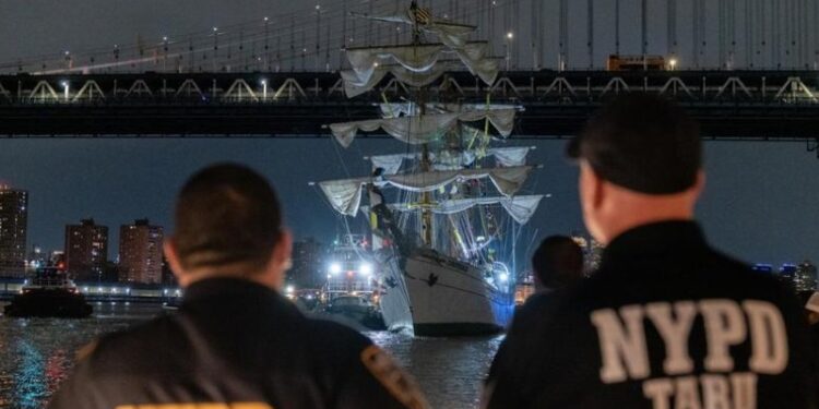 EEUU: Reportan dos cadetes fallecidos tras accidente del buque mexicano en Brooklyn