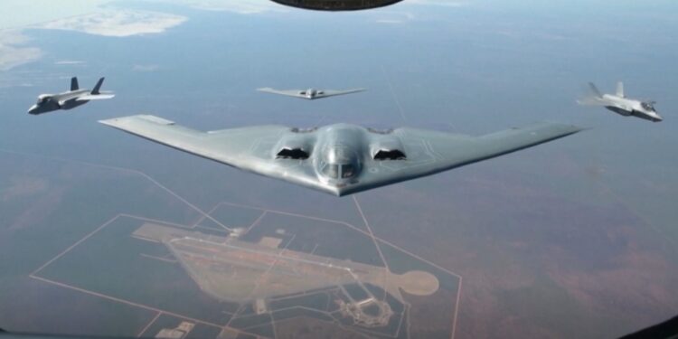Estados Unidos bombardeó esta noche la central nuclear de Fordow en Irán (Videos)
