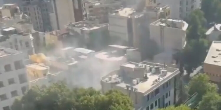 Israel atacó el Ministerio de Exteriores de Irán con varios heridos