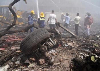 India: Avión con 242 personas a bordo con destino a Londres se estrelló al despegar 