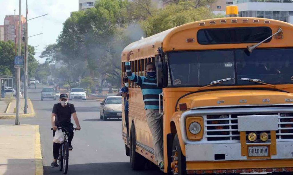 ARCHIVO: Transporte público Transdracula en el estado Carabobo- Imágen 2016 tomada en una avenida de Valencia, estado Carabobo.