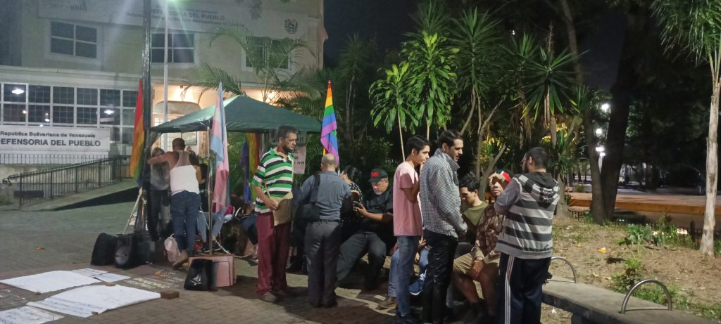 protesta ante la Defensoría del Pueblo es por la omisión de derechos LGBTIQ+ en Venezuela y la comunidad gay