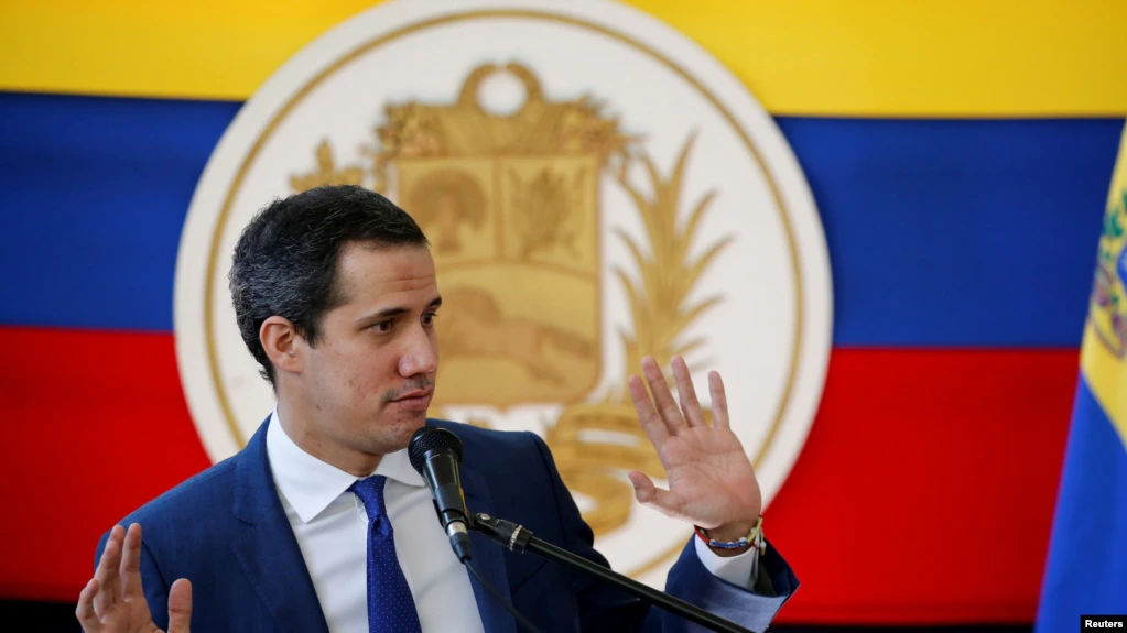 Oposición venezolana pone fin al gobierno interino