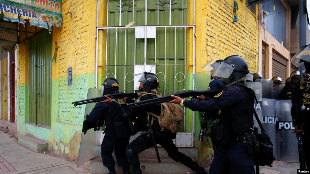 Nueva ola de protestas contra el Gobierno peruano deja 12 muertos: Defensoría del Pueblo