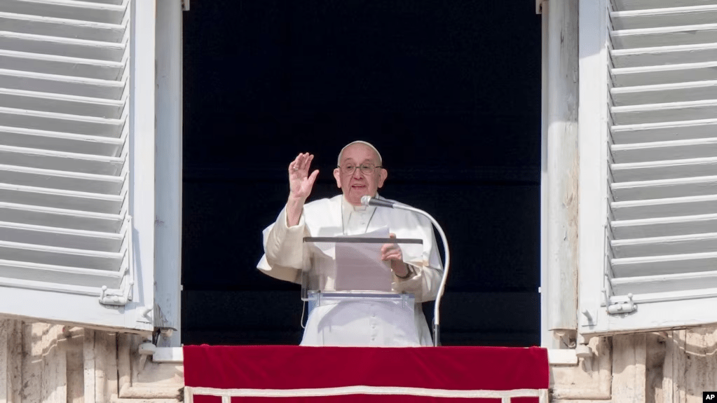 El papa Francisco pide fin a la violencia en Perú