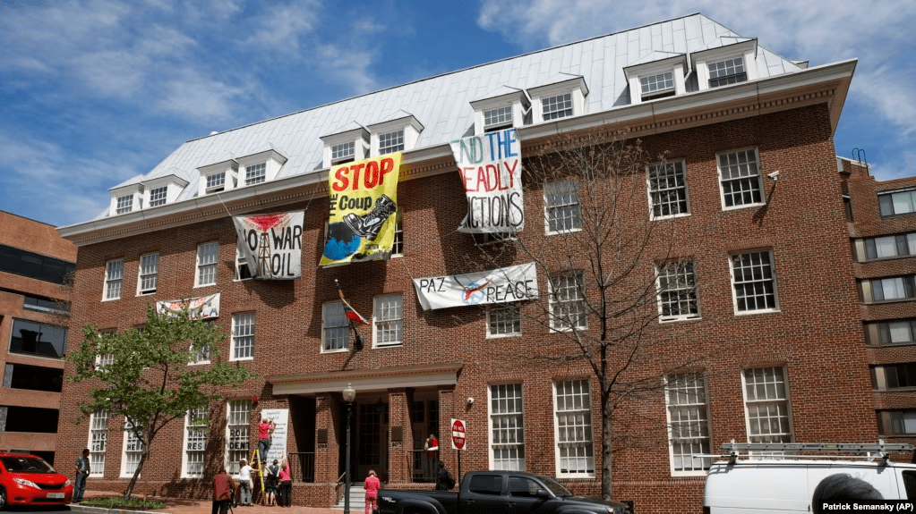 Edificio que ha servido de sede a la embajada venezolana en Washington, EEUU, el miércoles 24 de abril de 2019.
