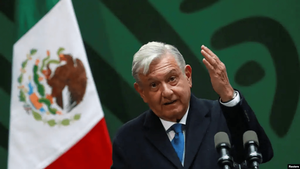 El presidente de México, Andrés Manuel López Obrador, habla durante una conferencia de prensa en el Antiguo Palacio del Ayuntamiento, en la Ciudad de México, el 20 de enero de 2023.