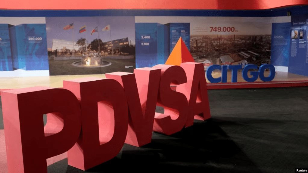 FOTO DE ARCHIVO: Los logotipos corporativos de la petrolera estatal PDVSA y Citgo Petroleum Corp en Caracas, Venezuela, el 30 de abril de 2018. REUTERS/Marco Bello/File Photo