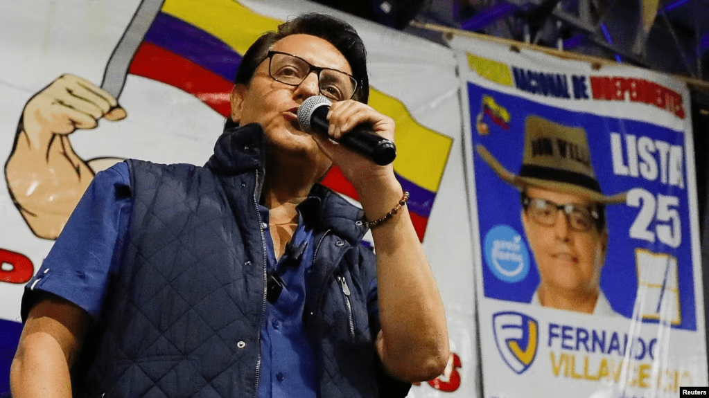 El candidato presidencial ecuatoriano Fernando Villavicencio habla durante un acto de campaña en Quito, Ecuador, 9 de agosto de 2023. REUTERS/Karen Toro