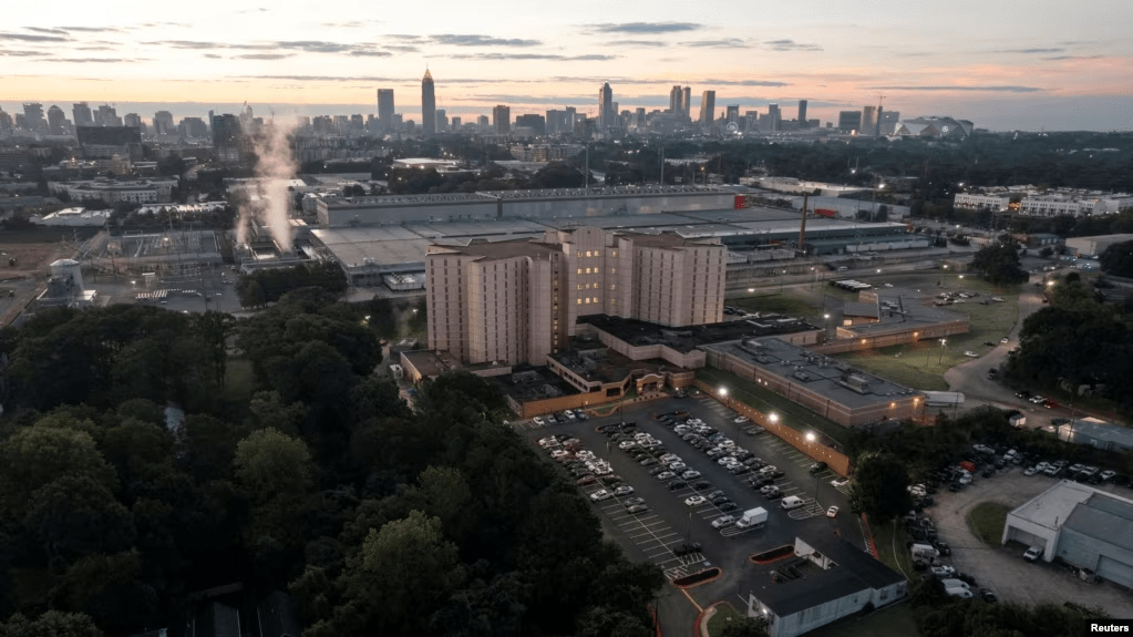 Una vista de la cárcel del condado de Fulton en Atlanta, Georgia, el 17 de agosto de 2023. Allí, el expresidente de EEUU Donald Trump y 18 de sus aliados deben rendirse y ser fichados.
