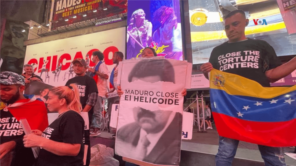 Activistas de Venezuela protestan contra el gobierno del presidente de ese país, Nicolás Maduro, en Times Square, Nueva York, el 19 de septiembre de 2023, durante la celebración de la 78 Asamblea General de la ONU en la ciudad.