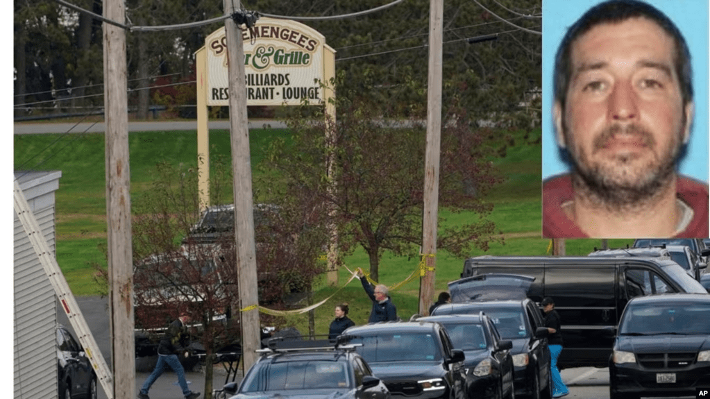 Foto composición muestra el lugar donde se produjo el tiroteo y al lado derecho aparece una foto divulgada por la policía del presunto atacante en tiroteo en Maine.