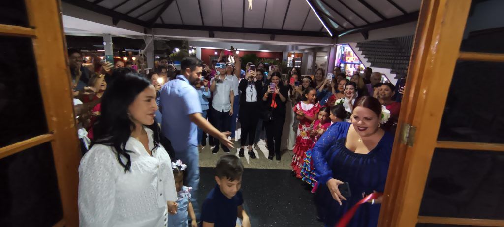 Carol Villoria regresa a sus inicios con la inauguración de la Escuela de Arte Flamenco en el Hogar Hispano de Valencia