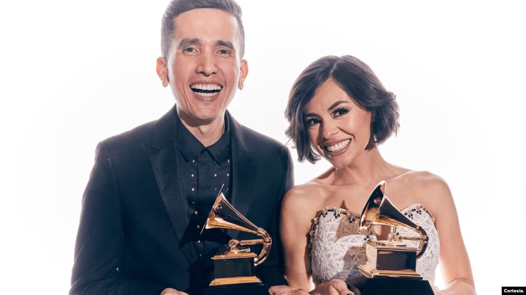 Andrés Salguero y Christina Sanabria, integrantes del dúo colombiano 123 Andrés, ganador del Premio Grammy a Mejor Álbum de Música Infantil. [Foto: Cortesía 123 Andrés]