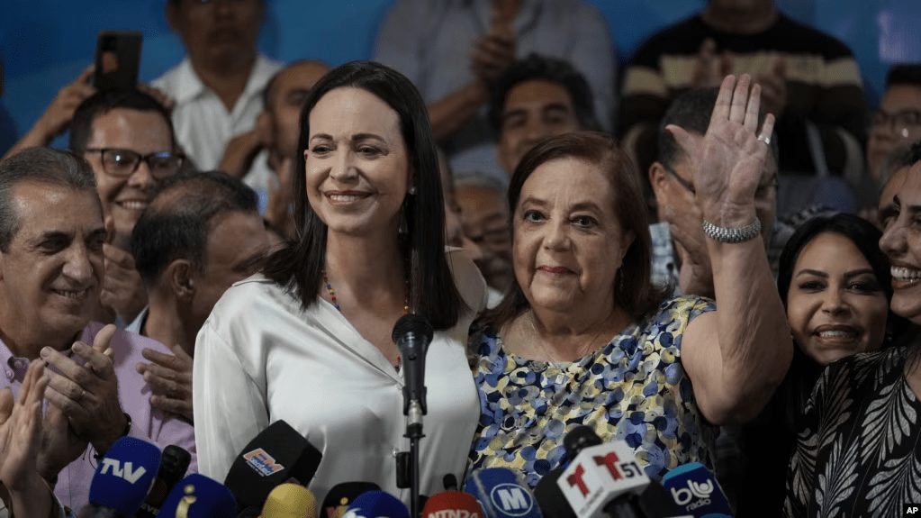 La líder opositora, María Corina Machado, junto a Corina Yoris, nombrada por unanimidad candidata presidencial de la Plataforma Unitaria de la oposición.