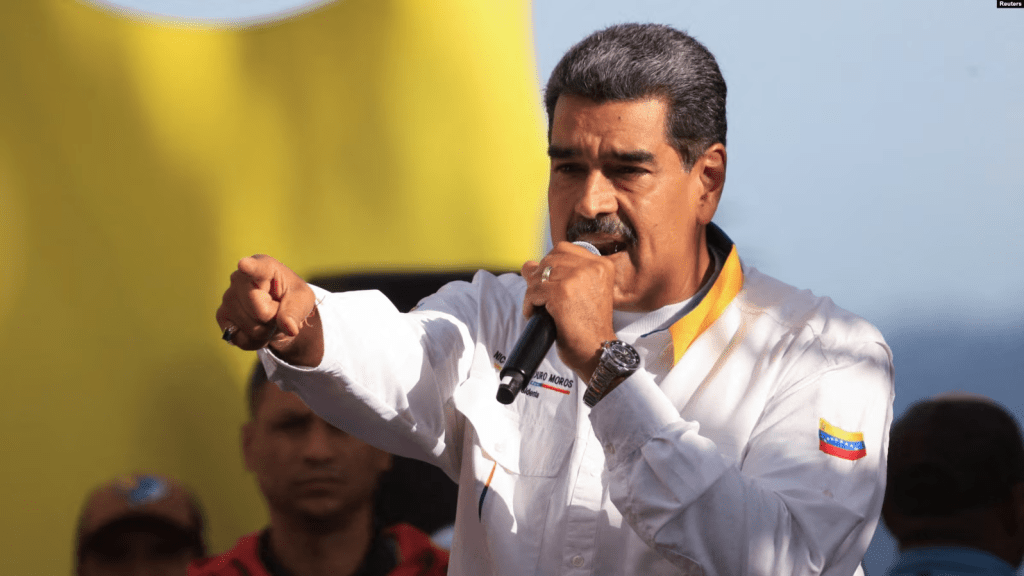 El presidente venezolano Nicolás Maduro habla ante sus seguidores en Caracas, el 3 de agosto de 2024.